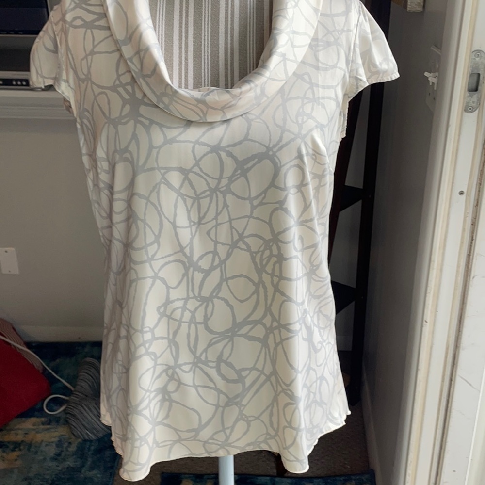 Banana Republic top gently worn in great shape!